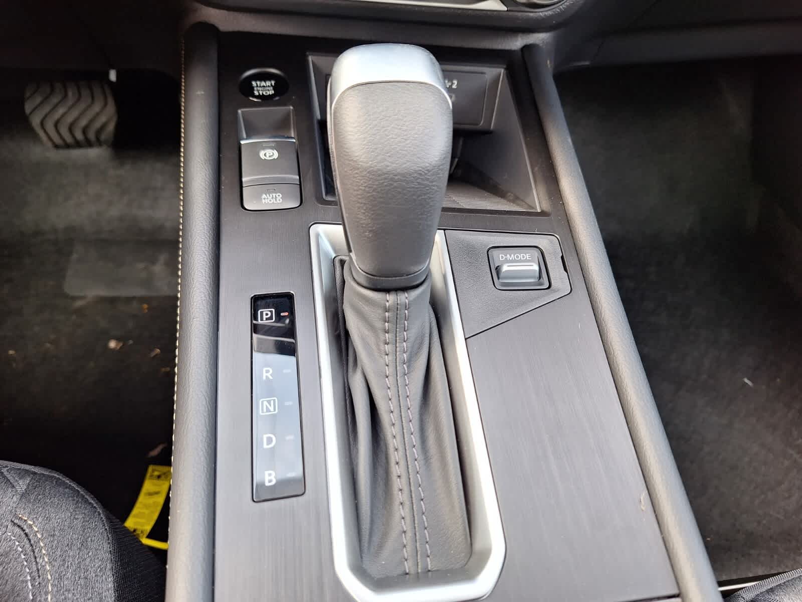2025 Nissan Kicks SV photo 17