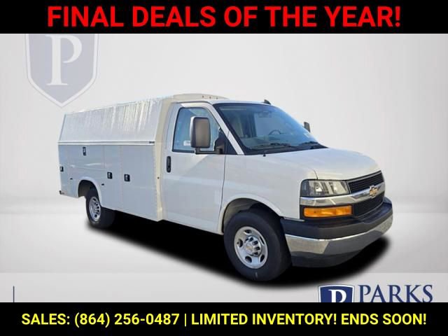 2025 Chevrolet Express Cutaway Base's photo