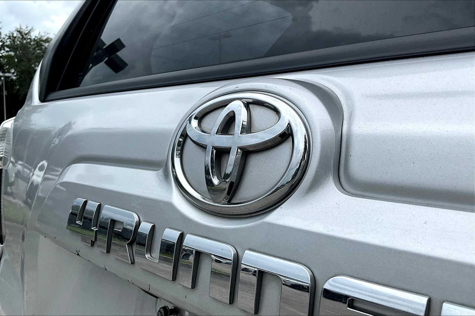 2014 Toyota 4Runner SR5 photo 28