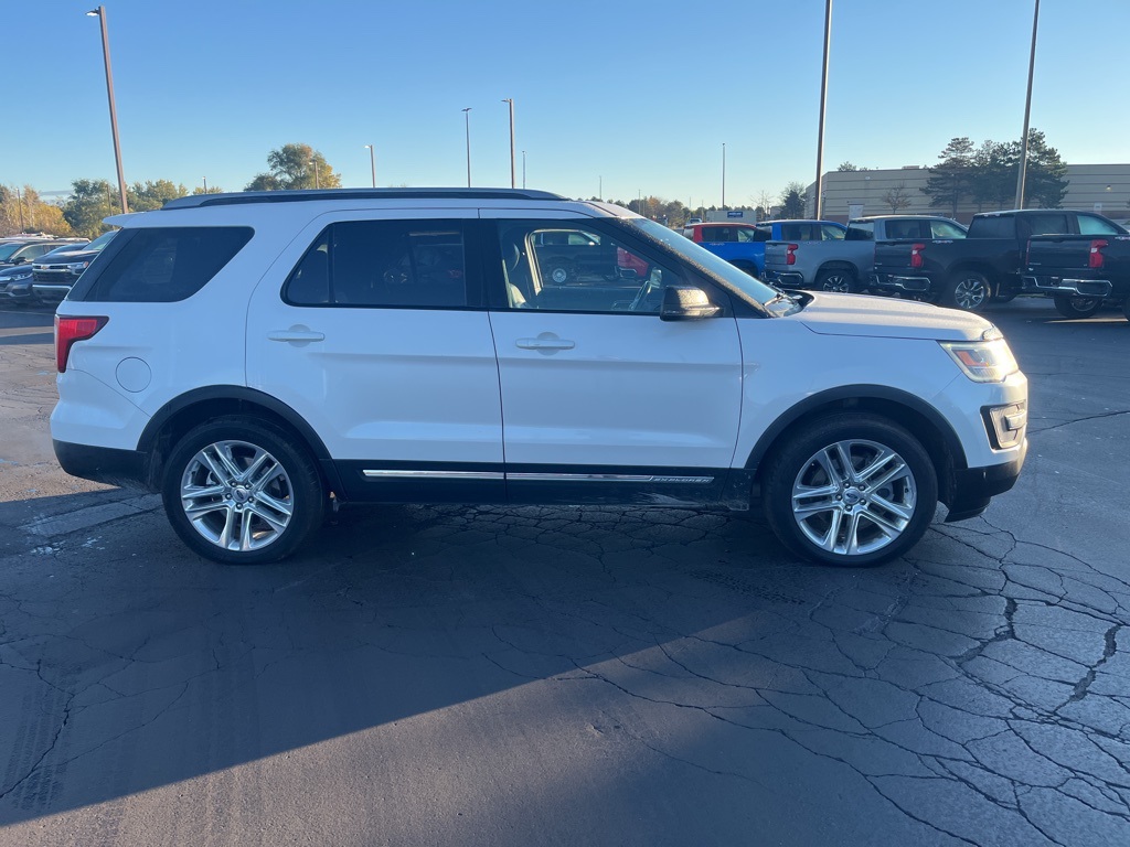 2017 Ford Explorer XLT photo 3