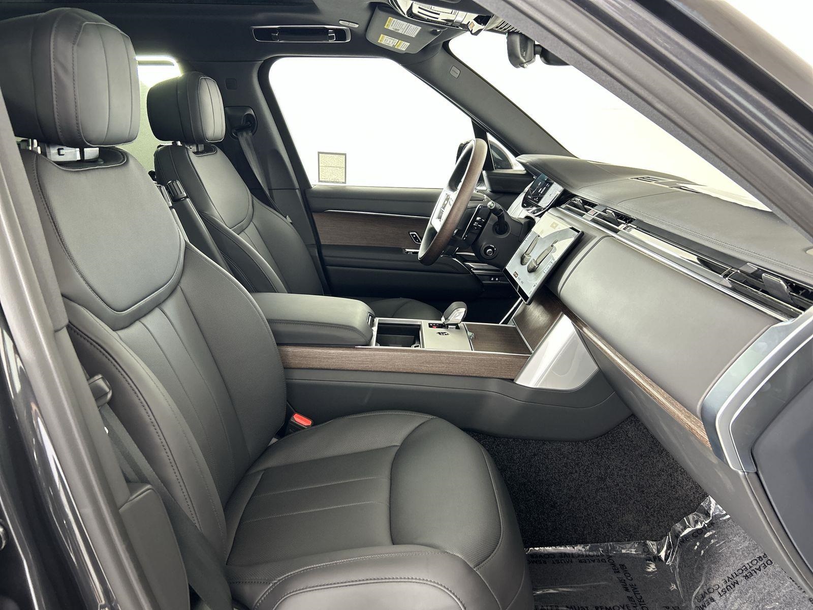 2025 Land Rover Range Rover SE photo 28