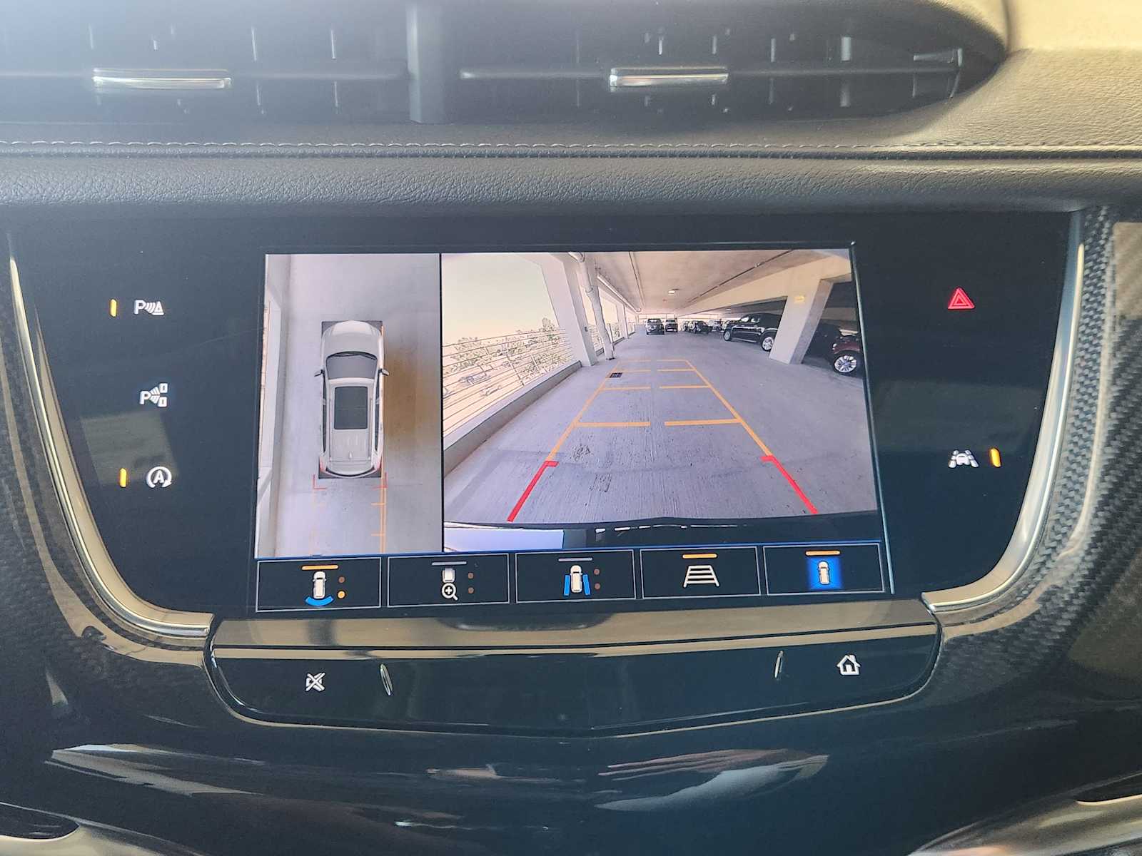 2025 Cadillac XT6 Sport photo 12