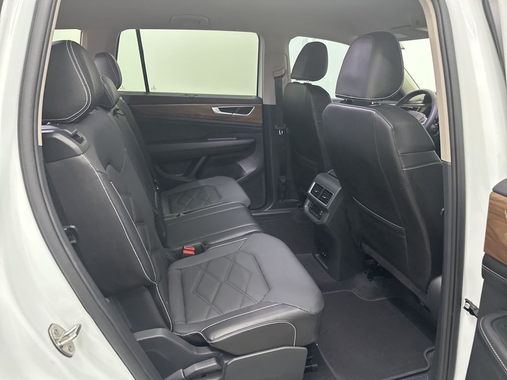 2024 Volkswagen Atlas SE Technology photo 21