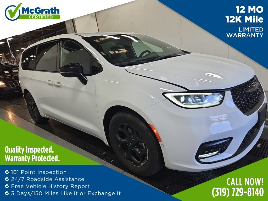 2024 Chrysler Pacifica PHEV Select's photo