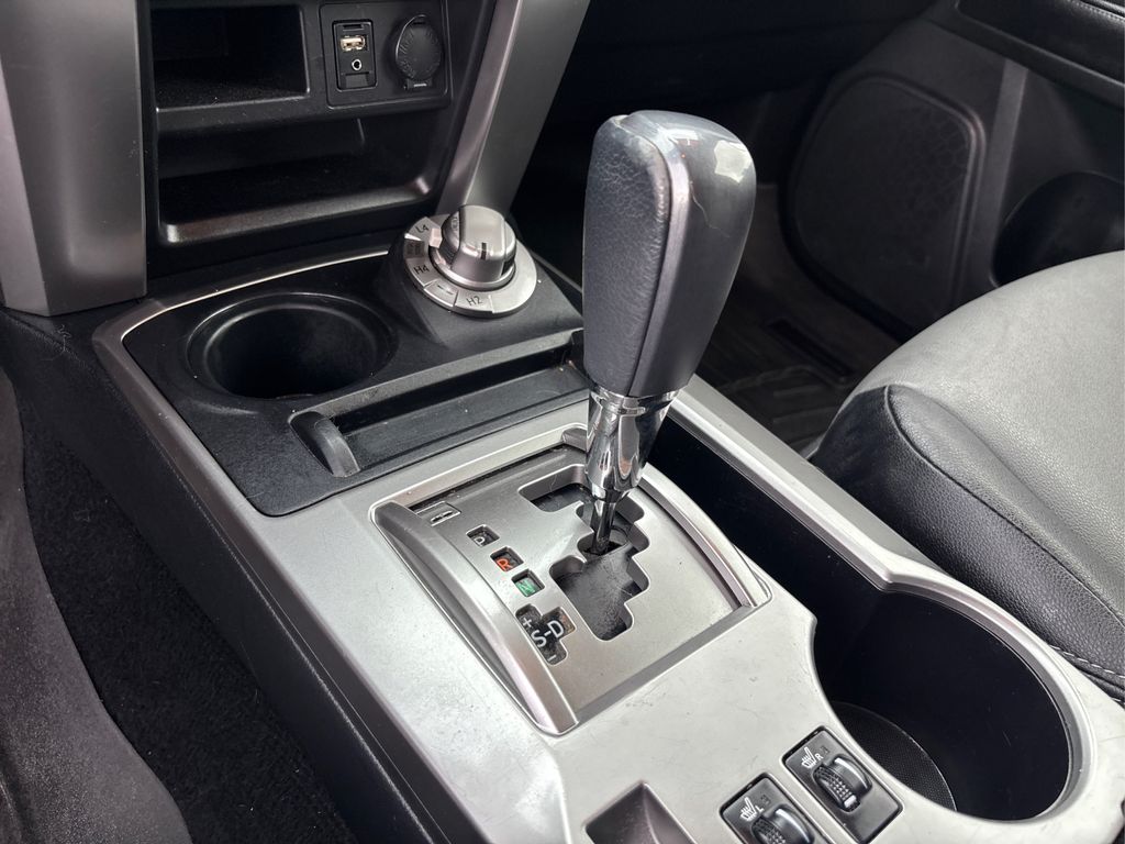 2016 Toyota 4Runner SR5 Premium photo 32