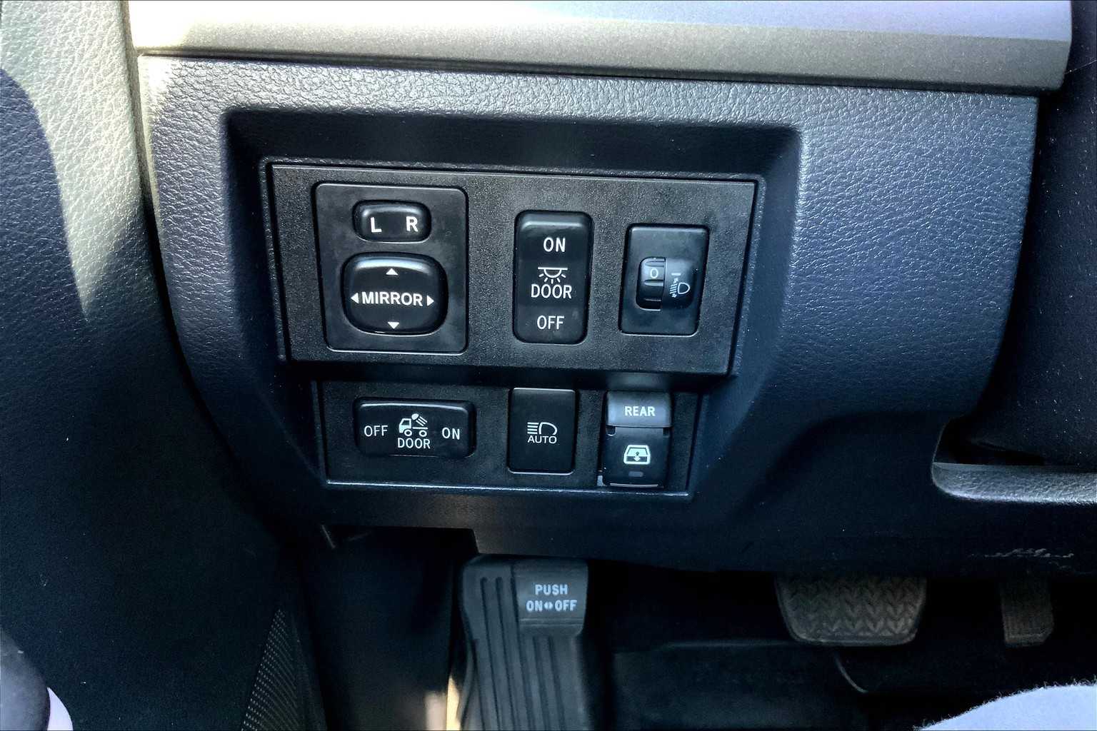 2018 Toyota Tundra SR5 photo 29