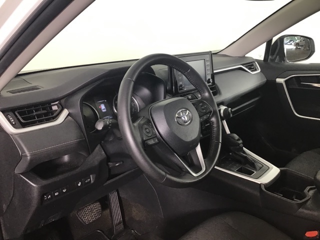 2022 Toyota RAV4 XLE photo 8
