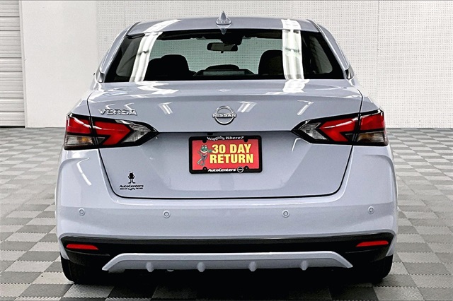 2025 Nissan Versa 1.6 SV photo 4