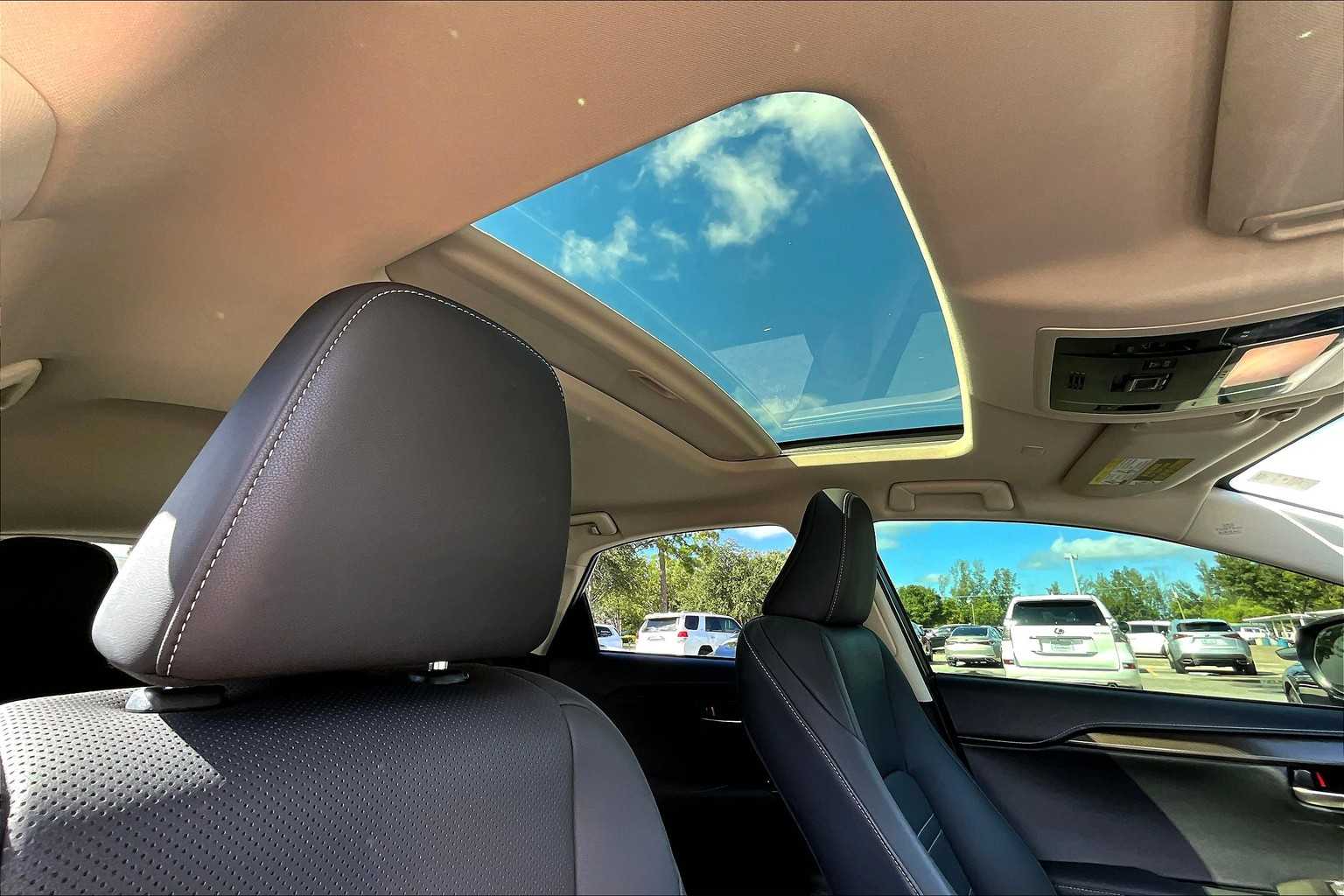 2021 Lexus NX 300 photo 12