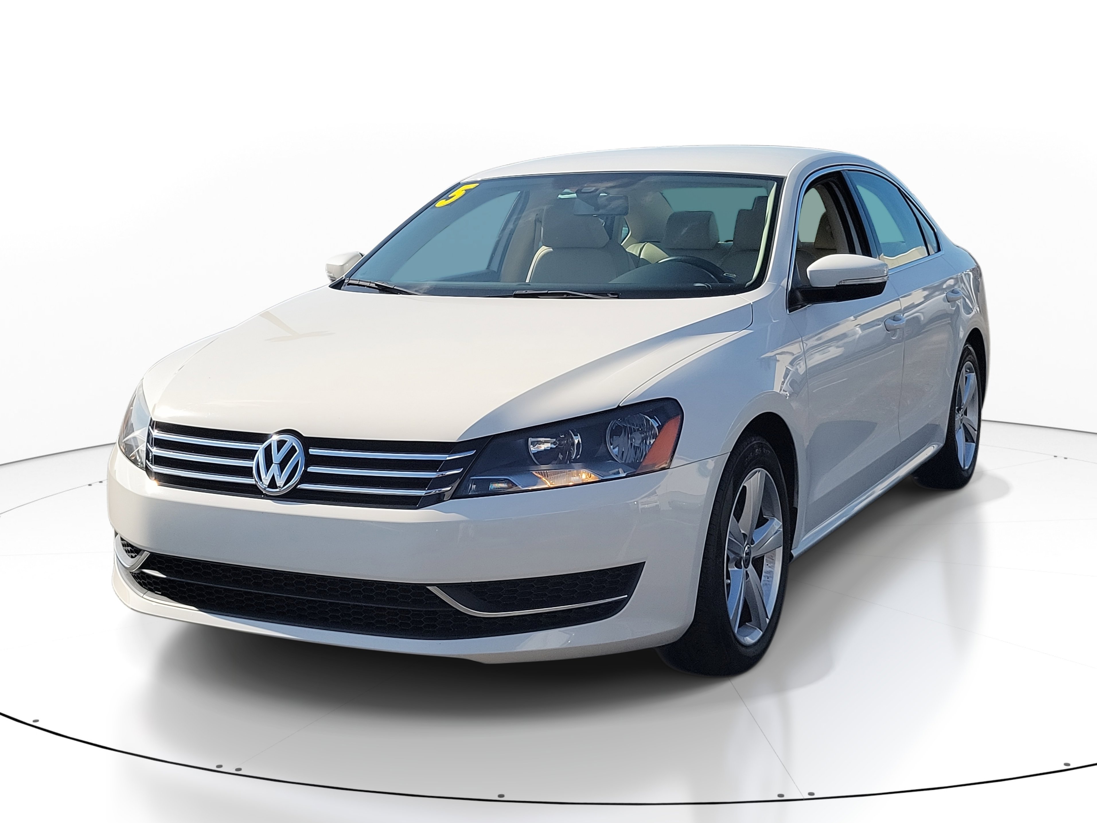 2015 Volkswagen Passat SE's photo