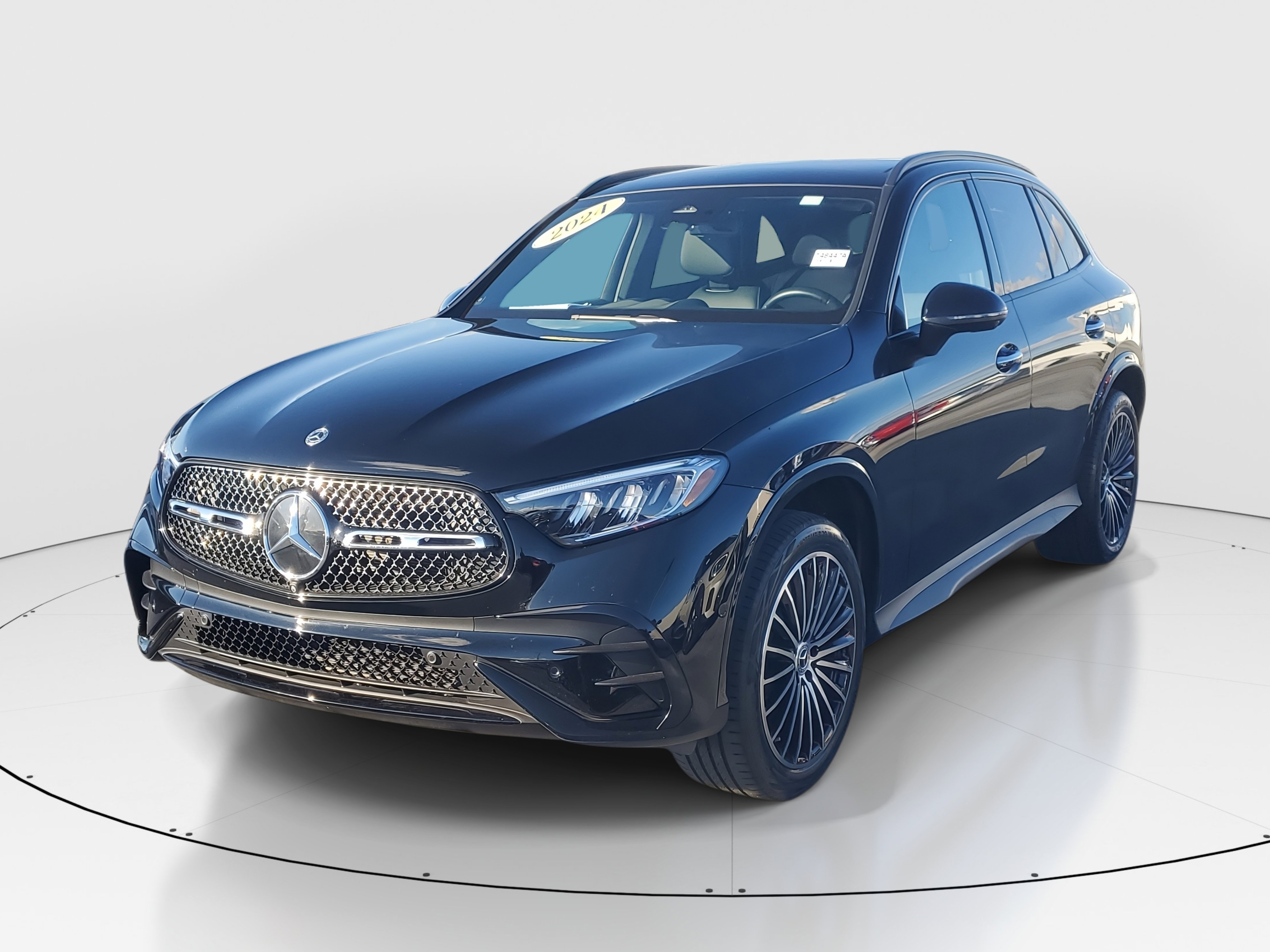 2024 Mercedes Benz GLC 300 photo 3