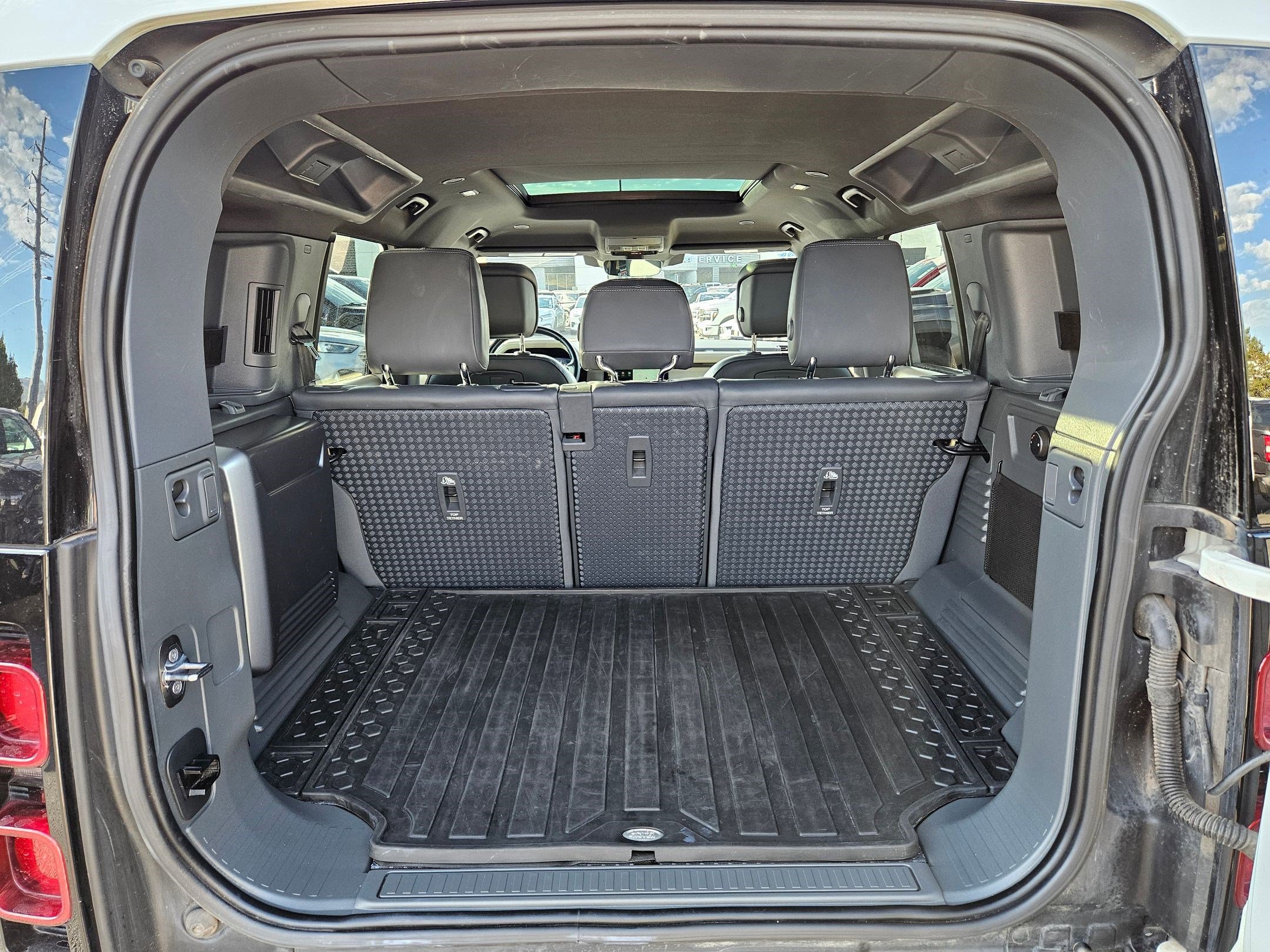 2022 Land Rover Defender X-Dynamic HSE photo 29