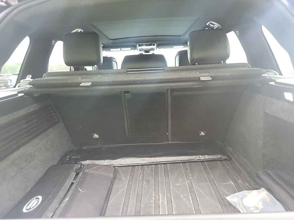2020 Land Rover Range Rover HSE photo 13