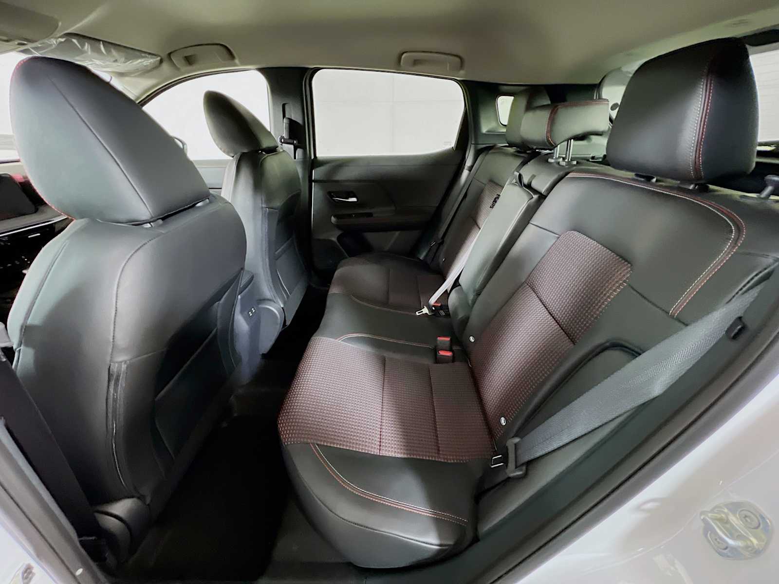2025 Nissan Kicks SR photo 5