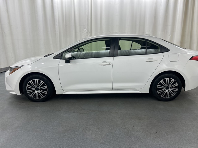 2021 Toyota Corolla LE photo 3