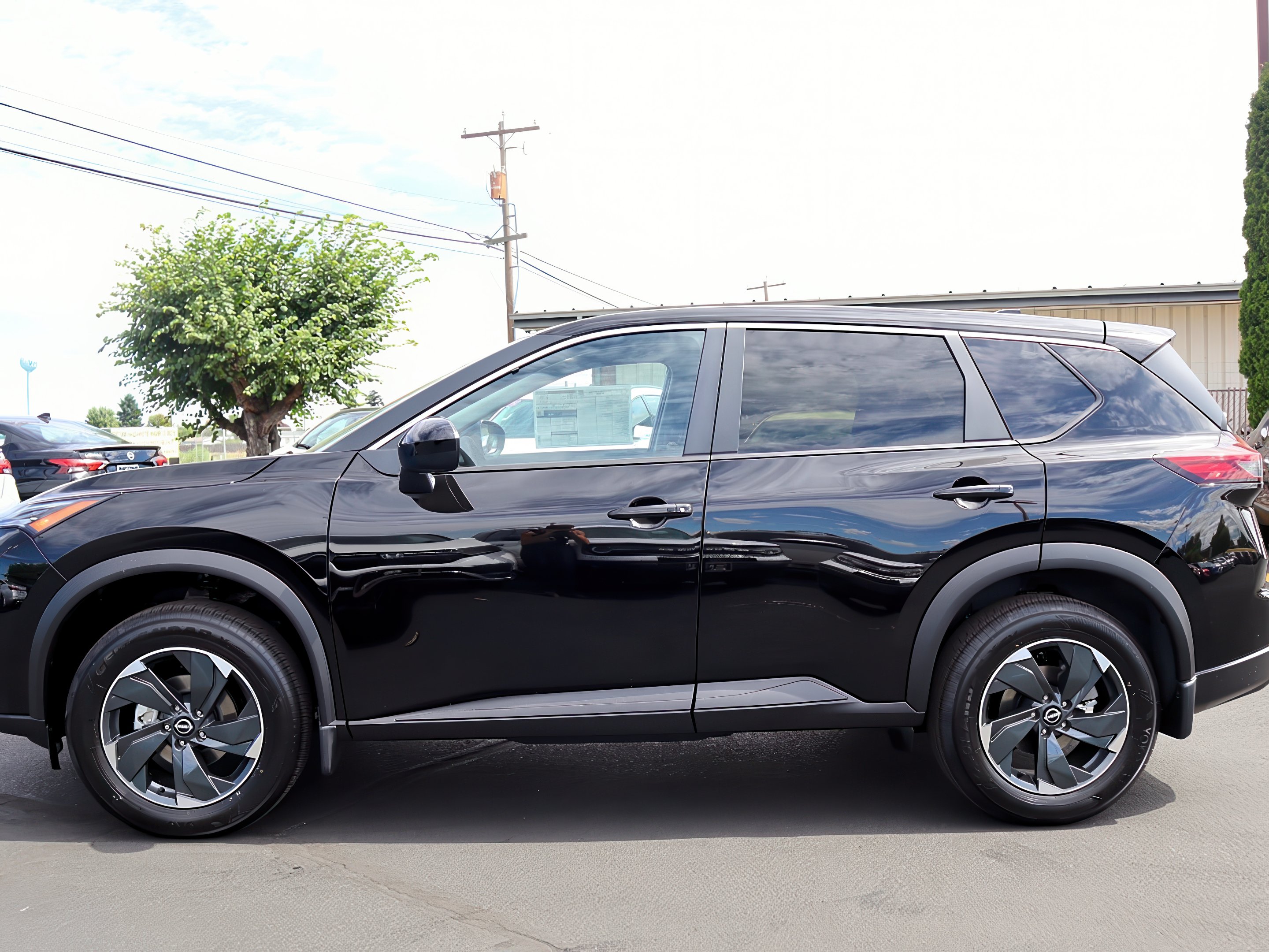 2025 Nissan Rogue SV photo 4