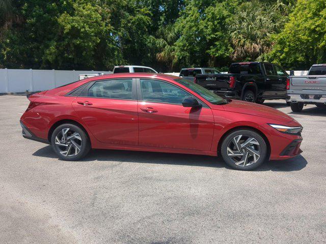 2025 Hyundai Elantra SEL Sport photo 2