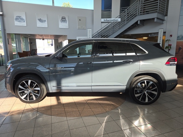 2025 Volkswagen Atlas Cross Sport SEL Premium R-Line photo 5