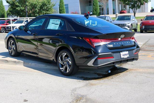 New 2025 Black Hyundai SEL Sport image 3