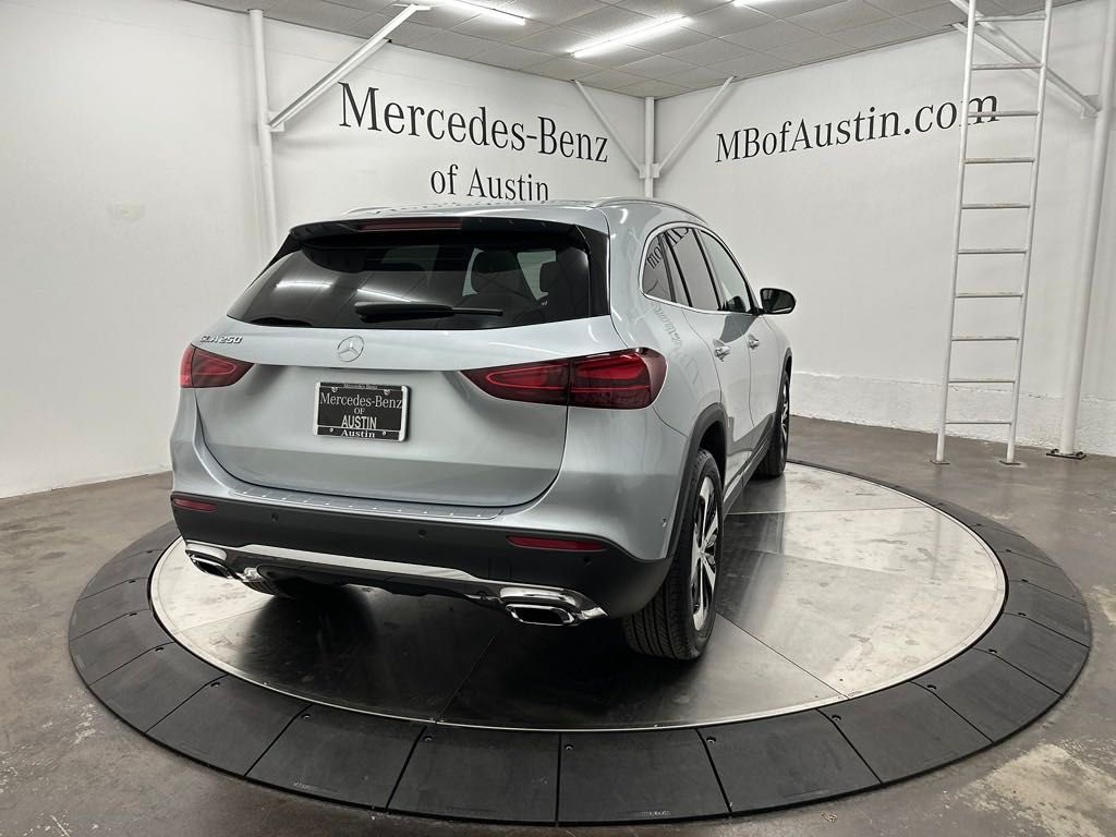 2025 Mercedes Benz GLA 250 photo 5