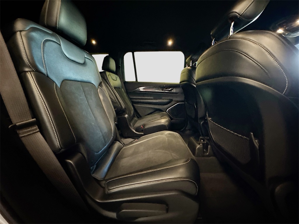 2021 Jeep Grand Cherokee Altitude photo 16