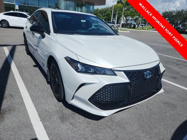 2022 Toyota Avalon Hybrid XSE photo 4