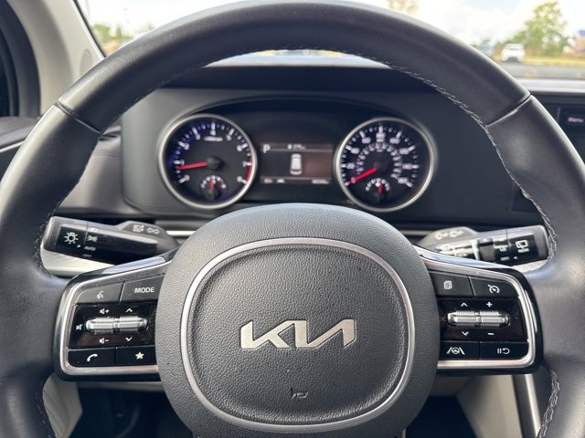2024 Kia Carnival LX photo 10