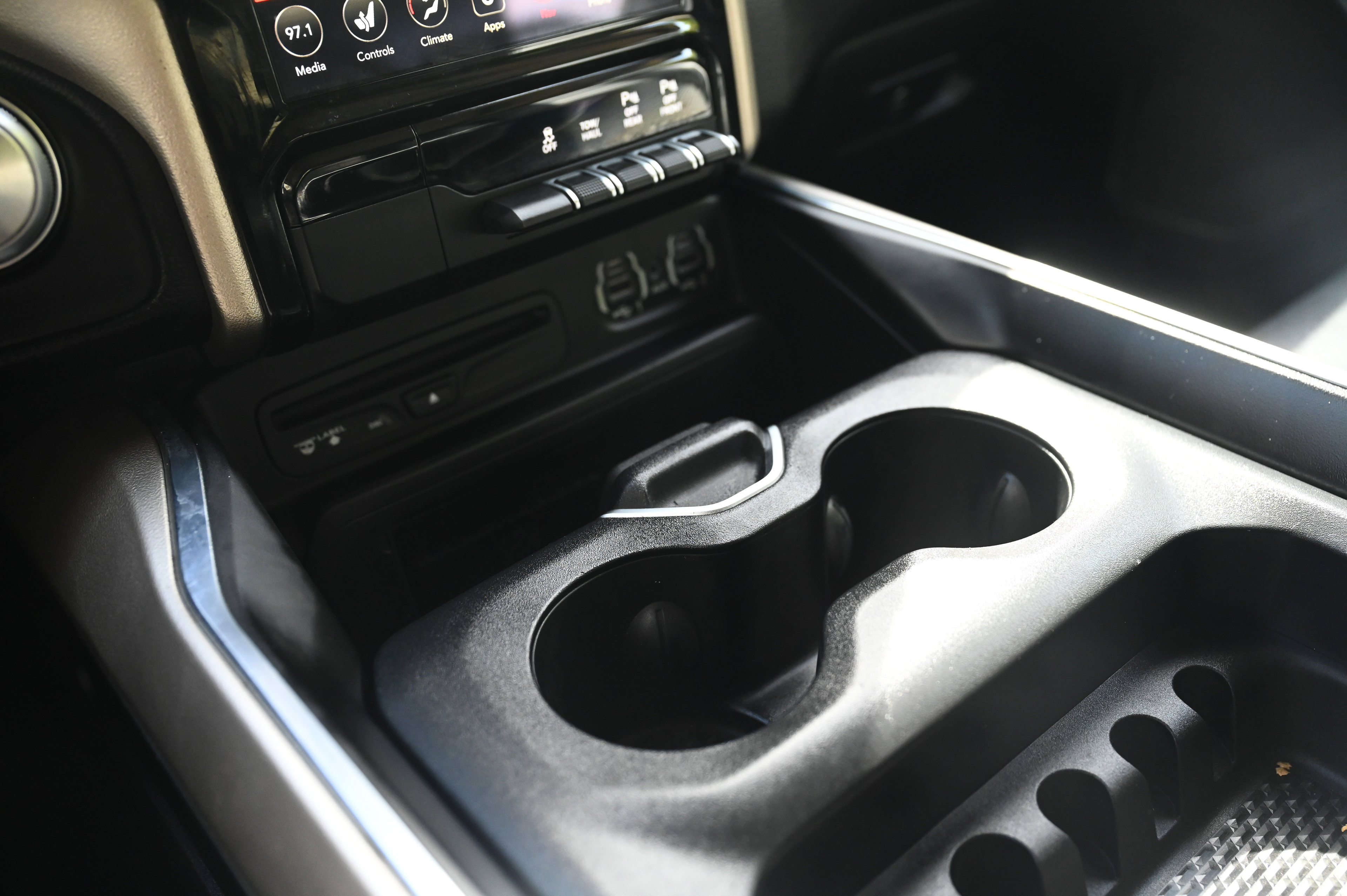 2019 Ram 1500 Laramie photo 12
