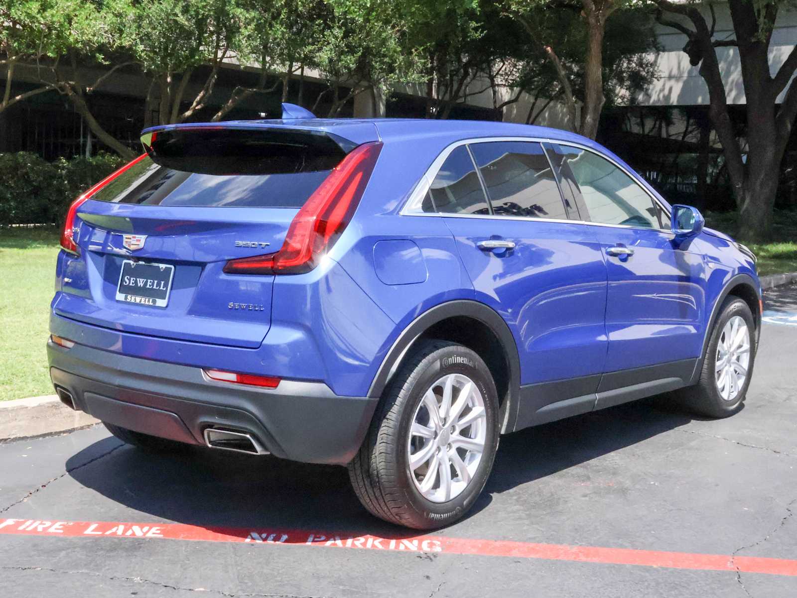 2021 Cadillac XT4 Luxury photo 2