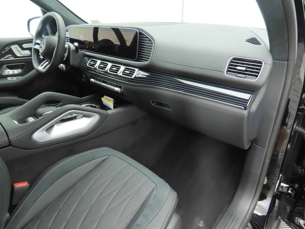 2025 Mercedes Benz GLS 63 AMG 4MATIC photo 18