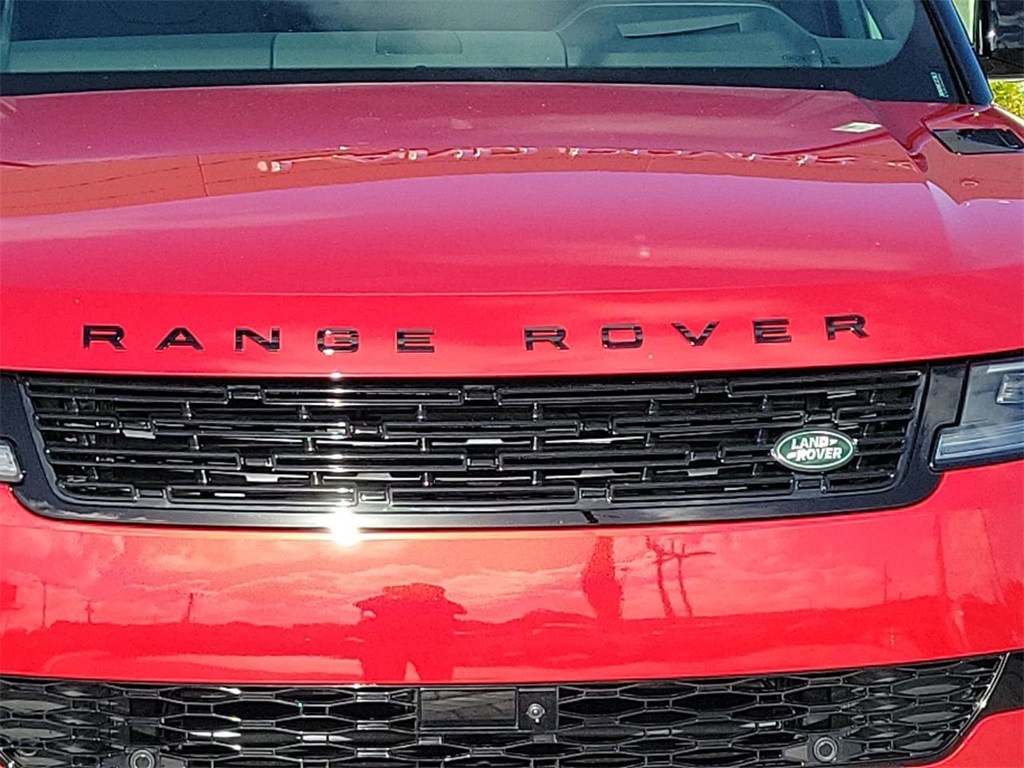 2025 Land Rover Range Rover Sport SE photo 9