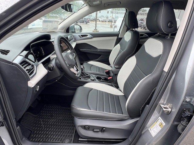 2025 Volkswagen Taos SEL photo 13