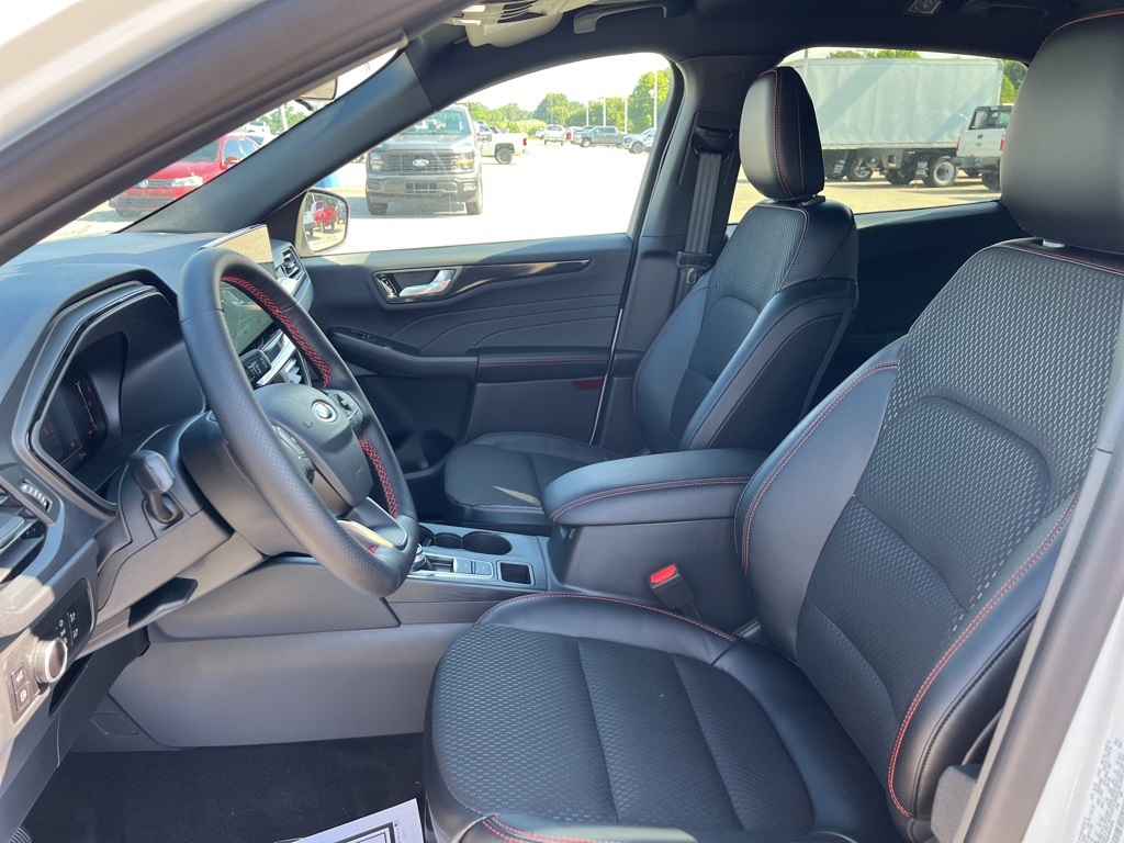 2025 Ford Escape ST-Line photo 13