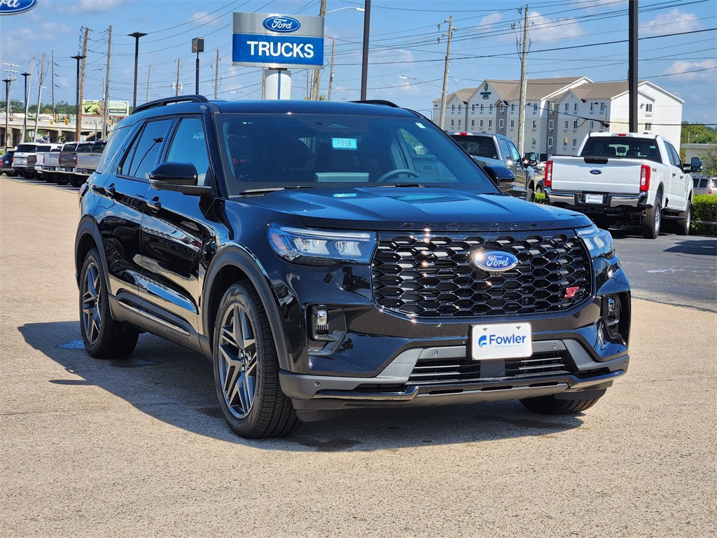 2025 Ford Explorer ST photo 2