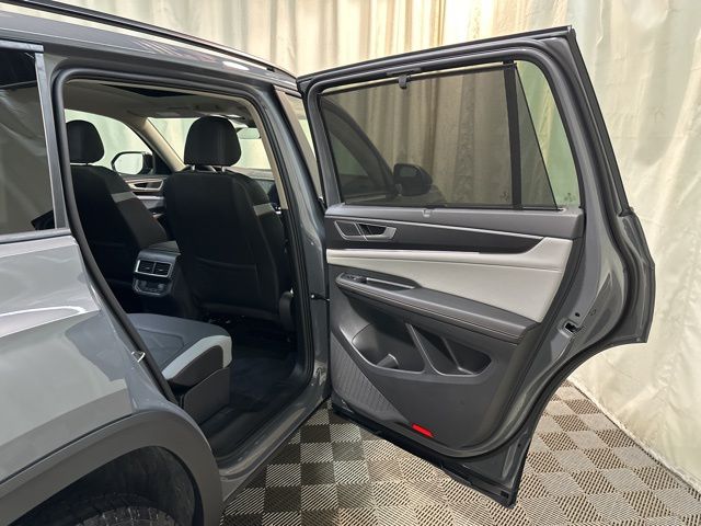 2025 Volkswagen Atlas Peak Edition SE photo 31