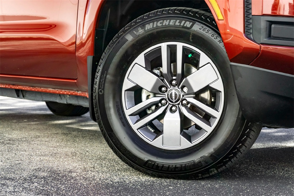 2025 Nissan Frontier SV photo 2