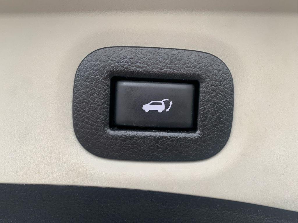 2019 Nissan Rogue SV photo 12