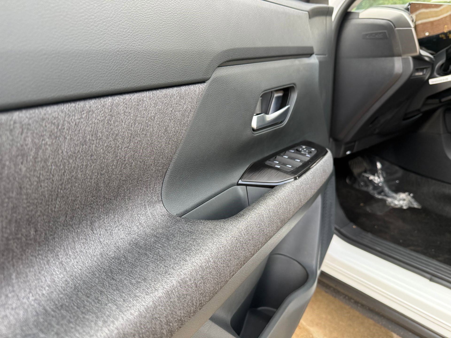 2026 Nissan Kicks SV photo 7