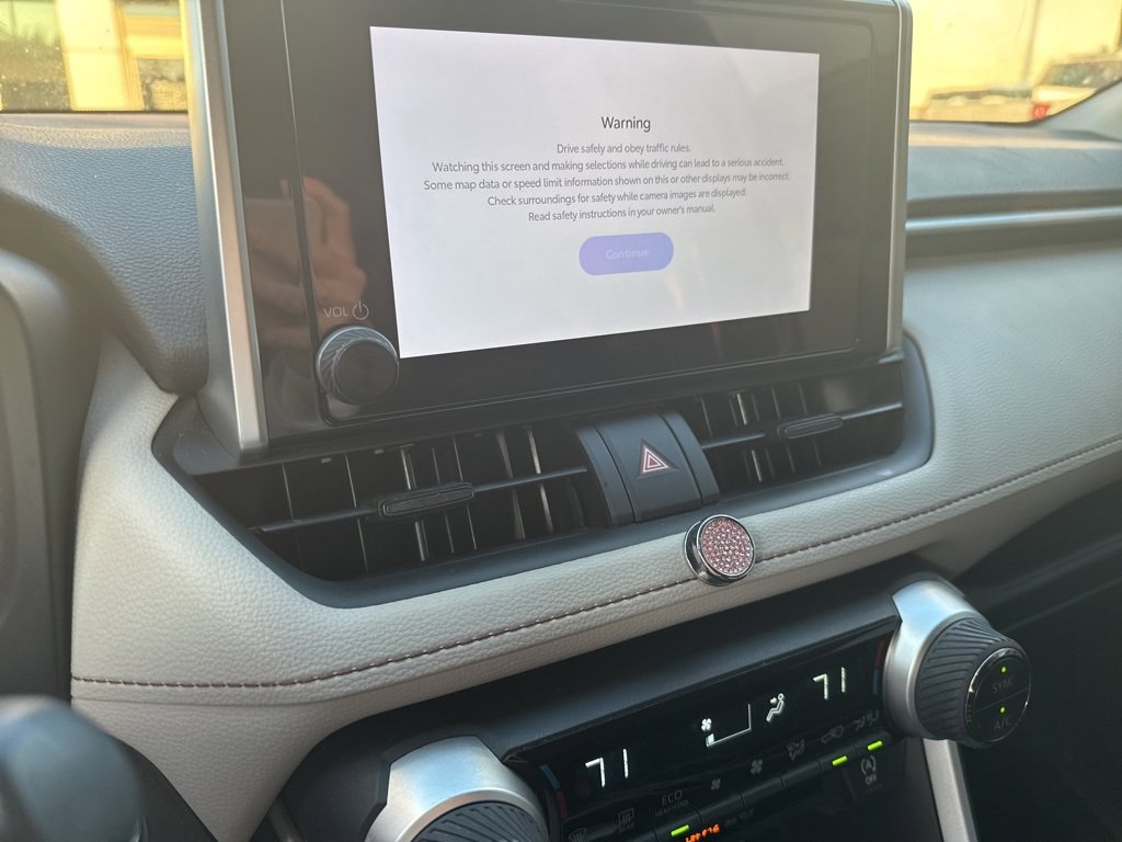 2024 Toyota RAV4 XLE photo 3