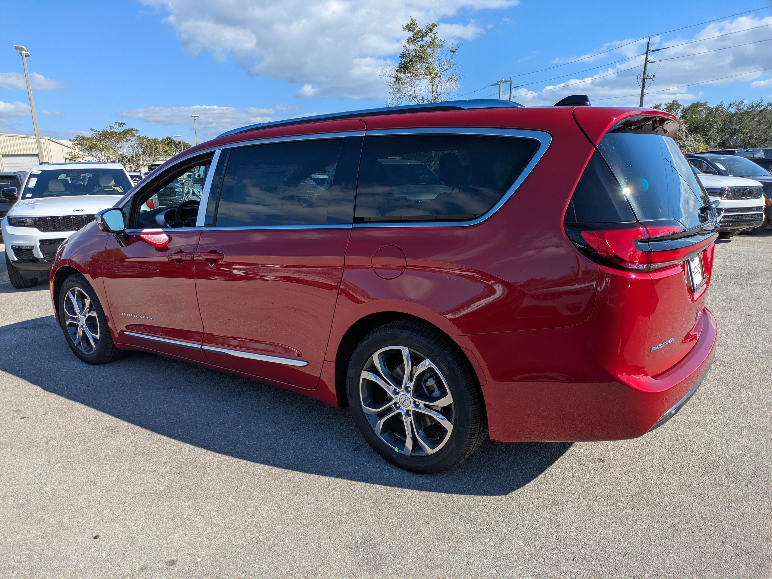 2026 Chrysler Pacifica Pinnacle photo 4