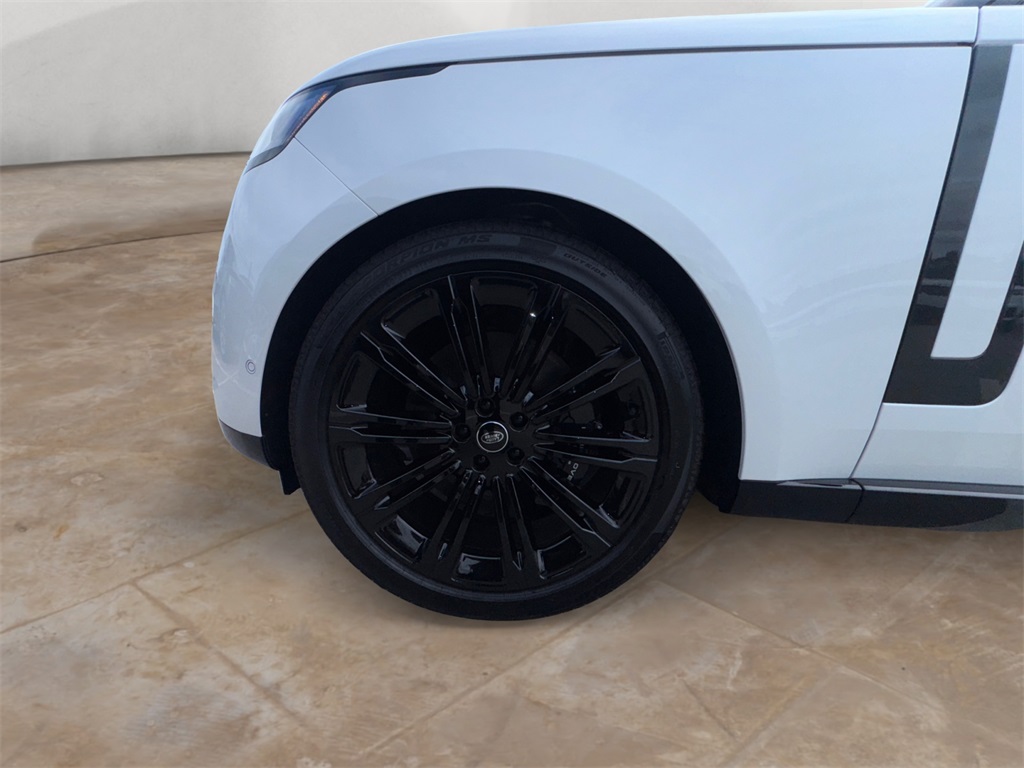 2025 Land Rover Range Rover SE photo 14