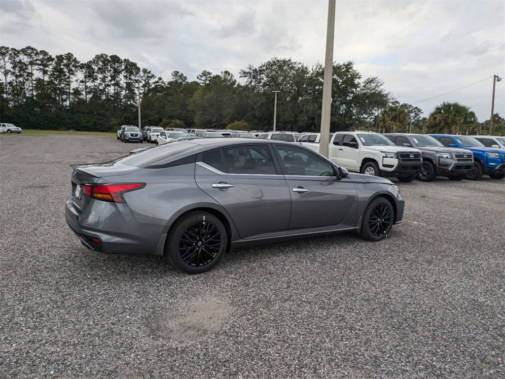 2025 Nissan Altima SV photo 4