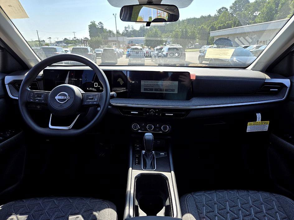 2025 Nissan Kicks SV photo 9