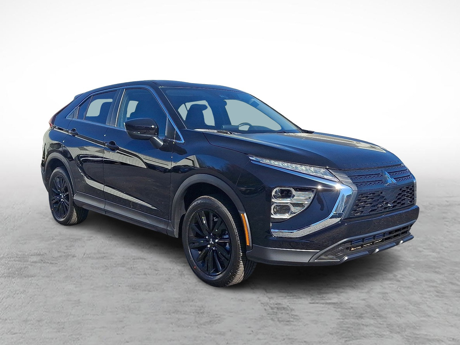 2025 Mitsubishi Eclipse Cross LE's photo