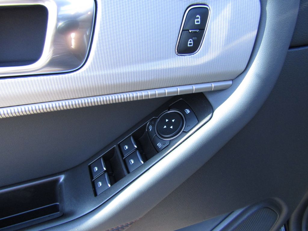 2025 Ford Explorer photo 14