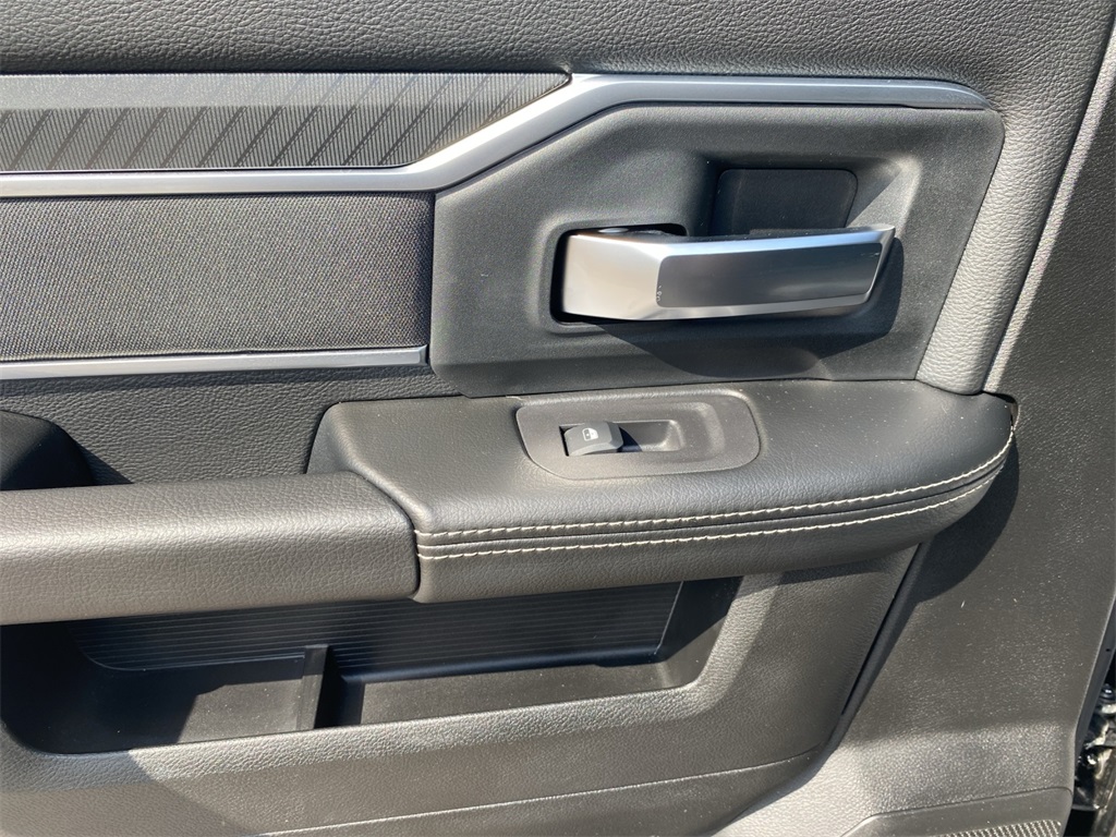 2025 Ram 2500 Big Horn photo 16