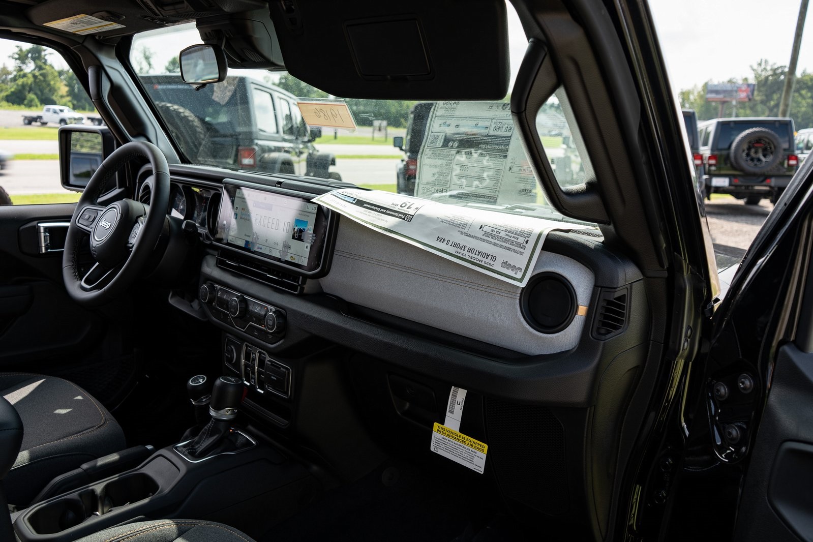 2025 Jeep Gladiator Sport photo 21