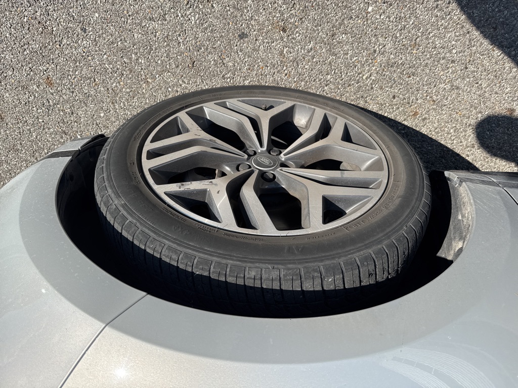 2023 Land Rover Range Rover Evoque R-Dynamic S photo 12