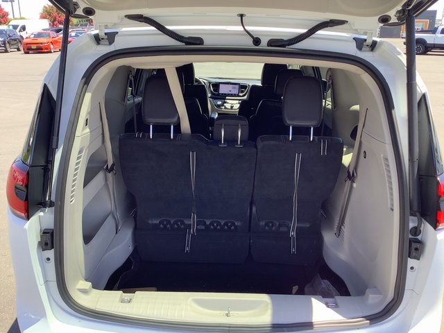 2022 Chrysler Pacifica Touring L photo 30