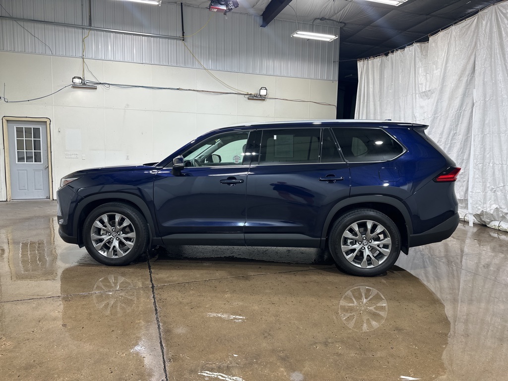 2024 Toyota Grand Highlander Limited photo 3